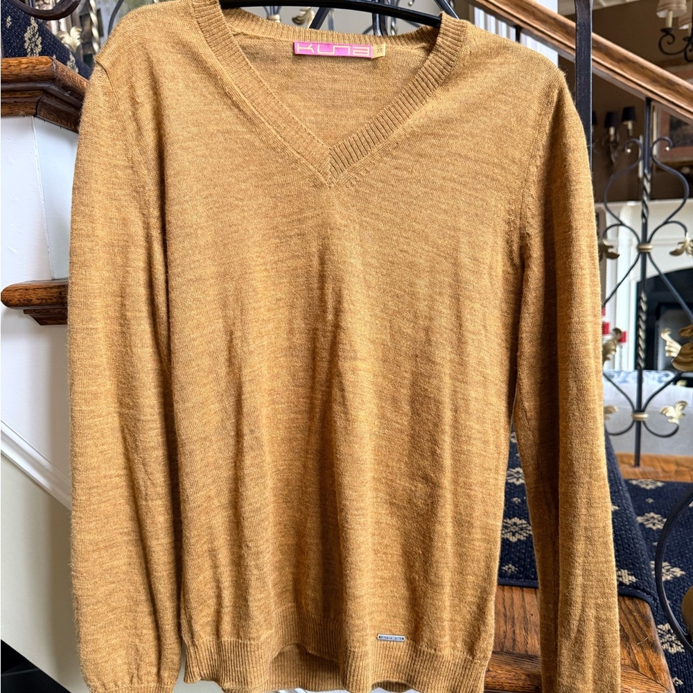 Kuna XS Baby Alpaca Sweater. V Neck EUC. Soft. Beautiful color - Picture 8 of 8